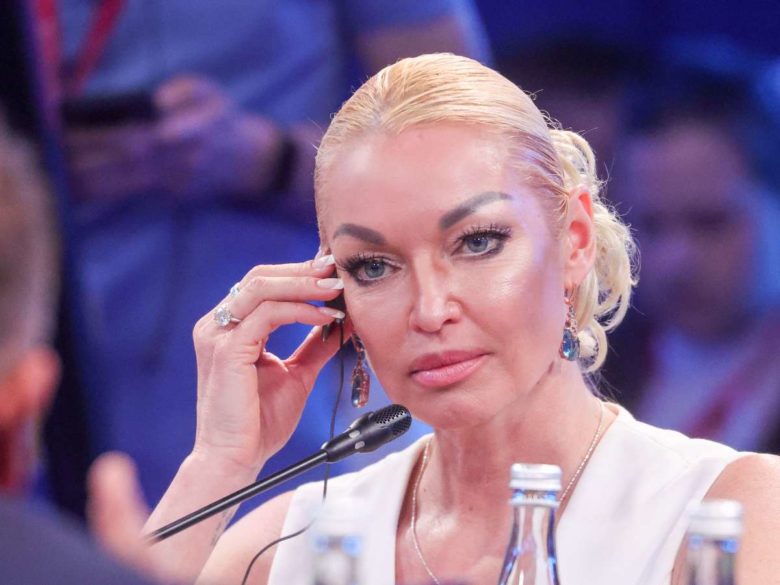 «У нее грудь вставная?» Полуобнаженная Волочкова поразила своим телом