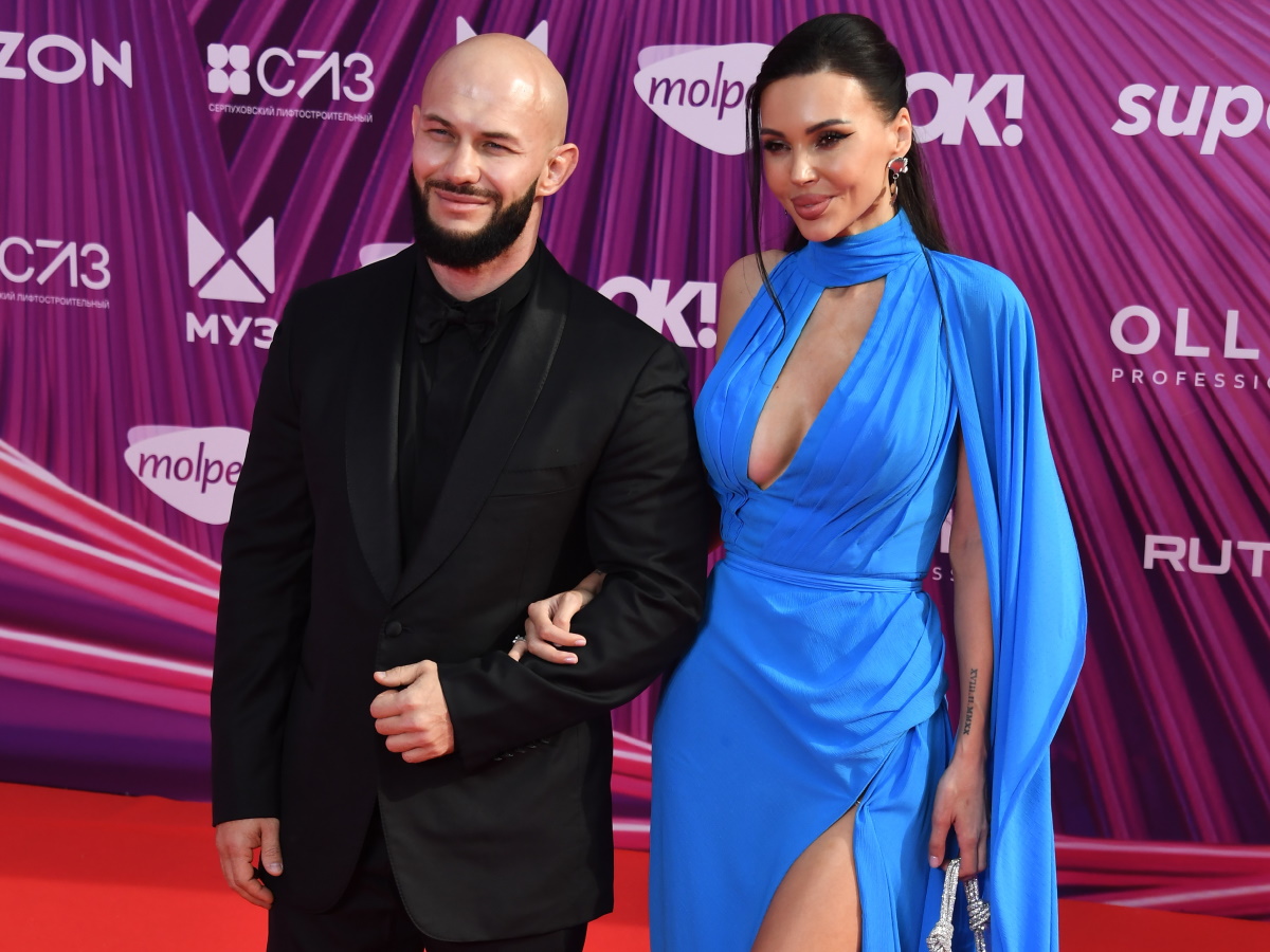 «Увезла из психушки, подсунула нужные бумаги»: Самойлову сравнили с Седоковой из-за «брачника» с Джигном