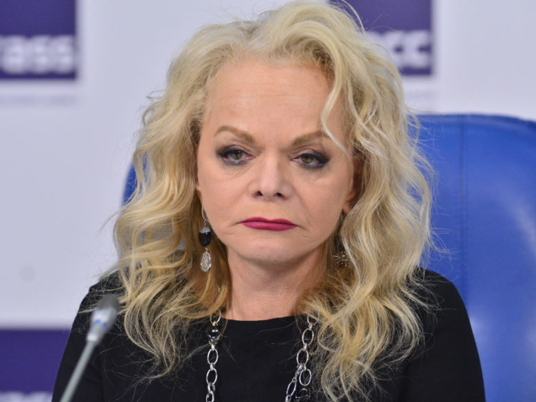 Вместо гонорара скромная неустойка: заявлено о бедственном положении Долиной