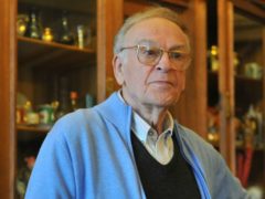 Временный деревянный крест стоит уже пятый год: как выглядит могила ведущего Игоря Кириллова