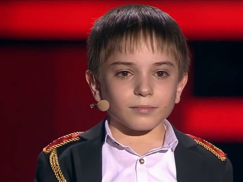 «Я два года обращался в лейблы всякие»: почему победитель «Голос. Дети» Данил Плужников теперь выступает на улицах