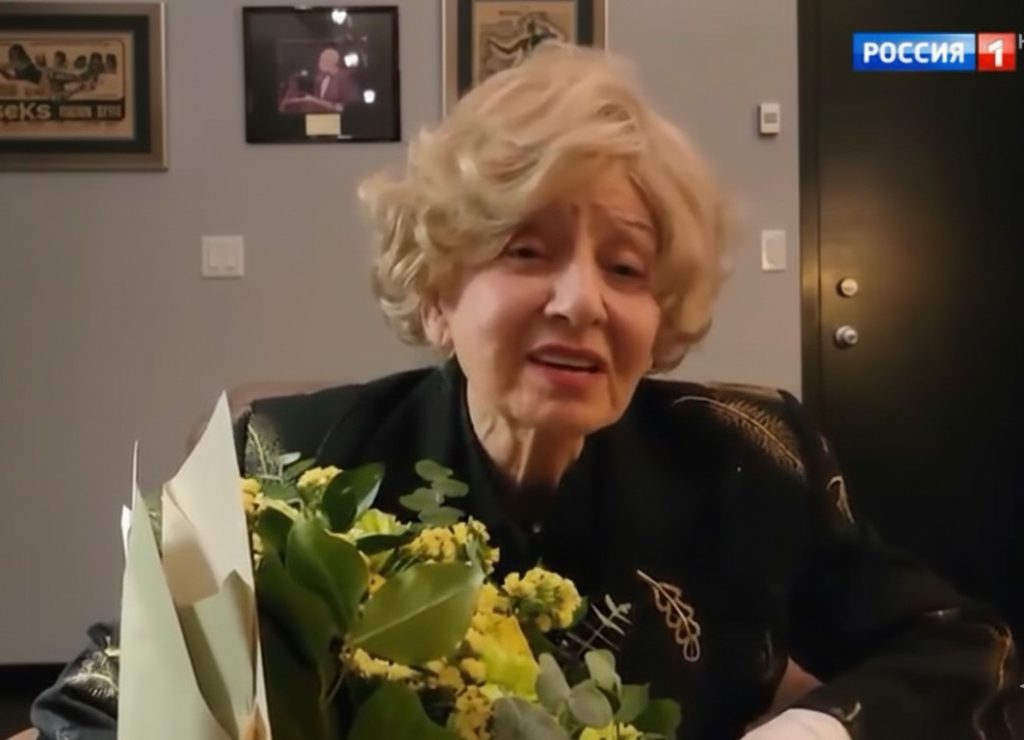 «Я скучала по воздуху даже»: 84-летняя Аида Ведищева вышла на связь из США