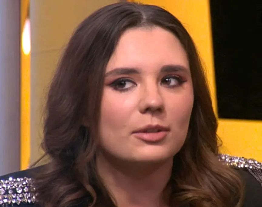 «Если бы был выбор, я бы предпочла родиться в обычной семье»: дочь на всю страну пожаловалась на Машу Распутину