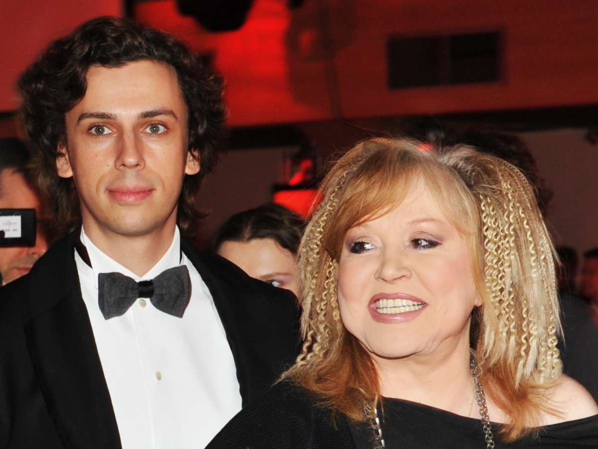 «Грустно смотреть на омолаживающих себя бабушек»: Максим Галкин* показал неузнаваемую Аллу Пугачеву