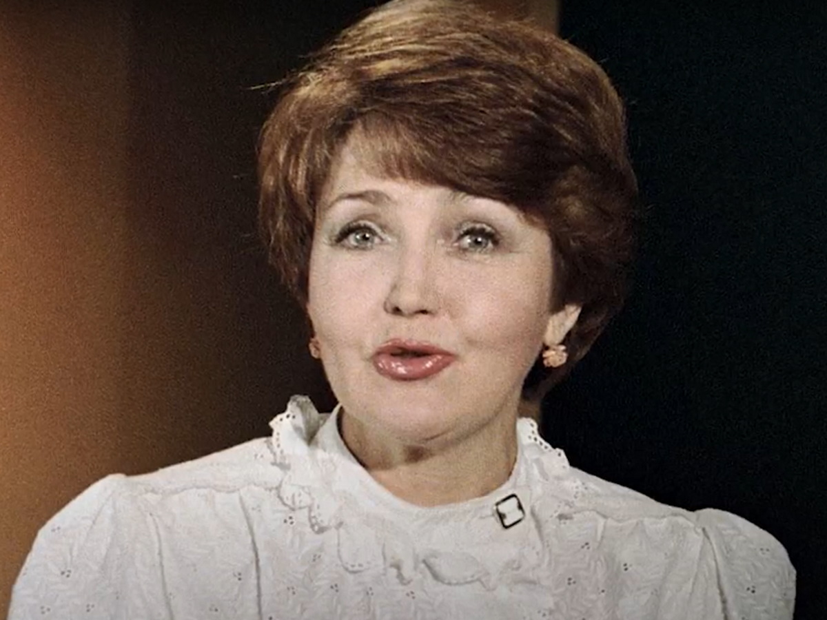 Лицо опухло от слез: единственный сын не отходил от гроба Светланы Жильцовой