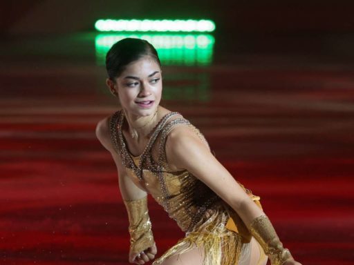 «Мерзко, уходи со льда»: мама Лены Костылевой напала на Аделию Петросян из-за провала на Олимпиаде