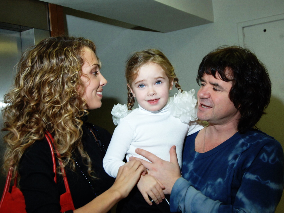 О чем сожалеет взрослая дочь исполнителя хита «Плачет девочка в автомате» Евгения Осина