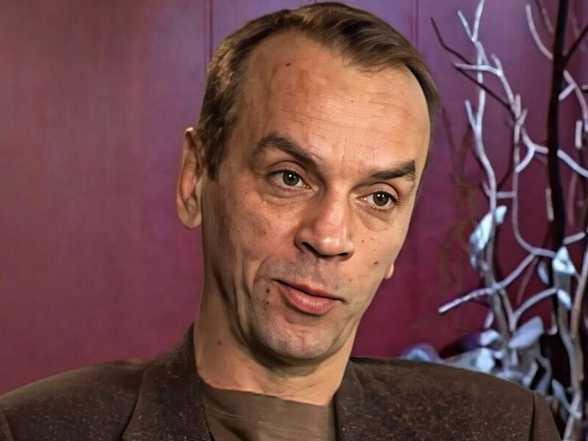 «Он попал в больницу»: друг рассказал о причине смерти Василия Антонова из сериала «33 квадратных метра»