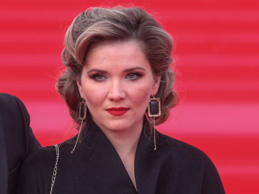 Принимала на грудь, а потом запугивала? Анастасия Веденская стала фигуранткой громкого расследования во Франции