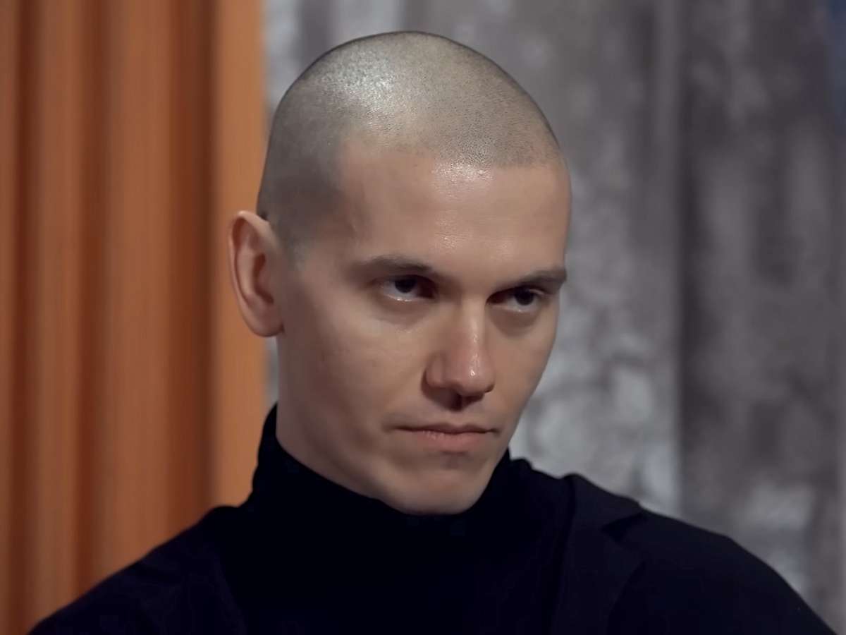 Сотни людей простились с солистом Shortparis Николаем Комягиным в Санкт-Петербурге