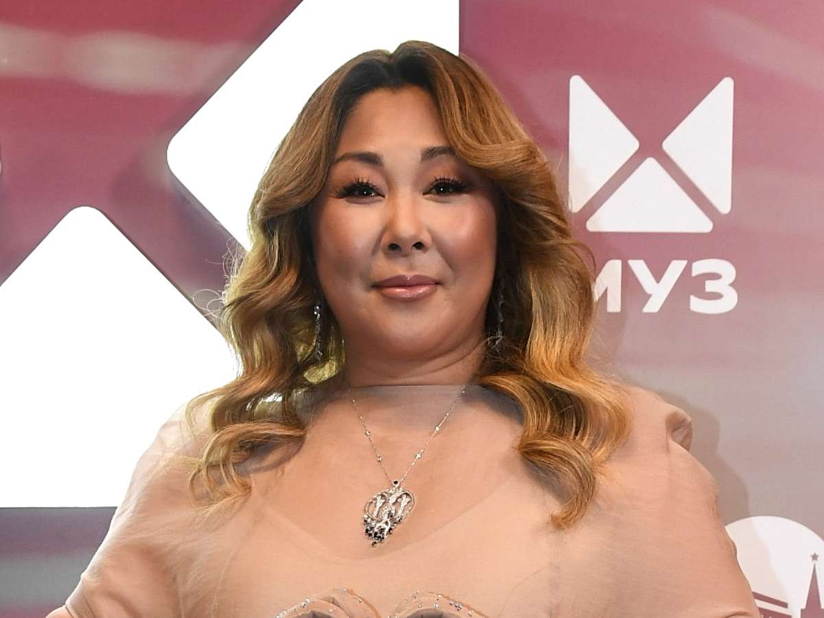 Злоумышленники изрезали все концертные платья Аниты Цой перед концертом в Кремле