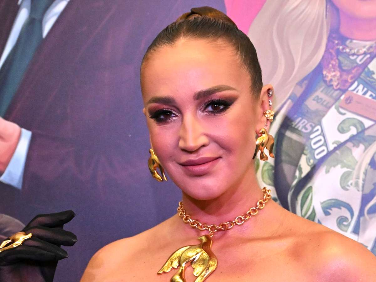 Ольга Бузова обнажила грудь перед Филиппом Киркоровым