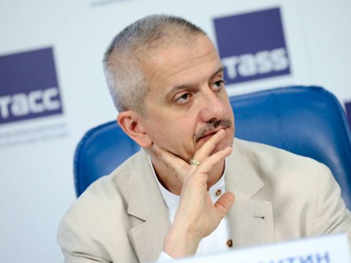 «Я считаю его безобразным человеком»: как артисты отреагировали на уход Богомолова из Школы-студии МХАТ