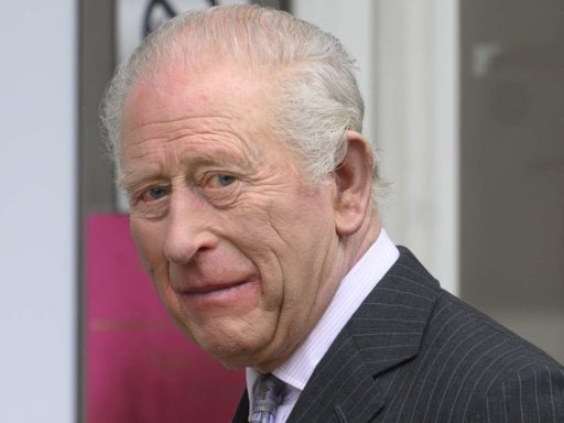 Заявлено об отречении Карла III после ареста бывшего принца Эндрю по делу Эпштейна