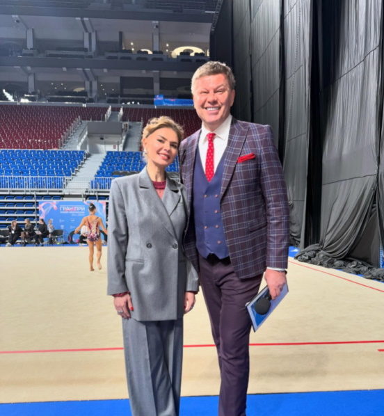 «Даже вещи парные»: Алина Кабаева появилась на публике вместе с мужчиной