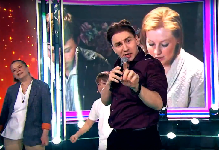 «Как в фильмах для взрослых был на твоей маме халат»: песня о запретной любви и пирожке прозвучала на шоу Малахова