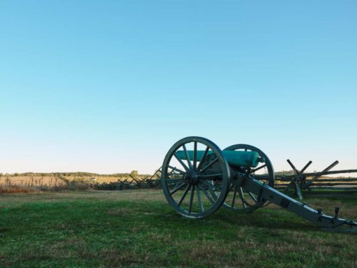29 марта — Саввин день: почему нельзя жечь свечи, выносить мусор и качать ногами на стуле