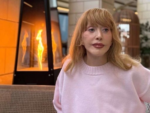 Алла Пугачева традиционно «разрешила» весну, засветив на камеру настоящее лицо без фильтров