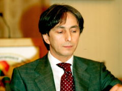 Бездомная дочь Умара Джабраилова ищет деньги, чтобы приехать на похороны отца