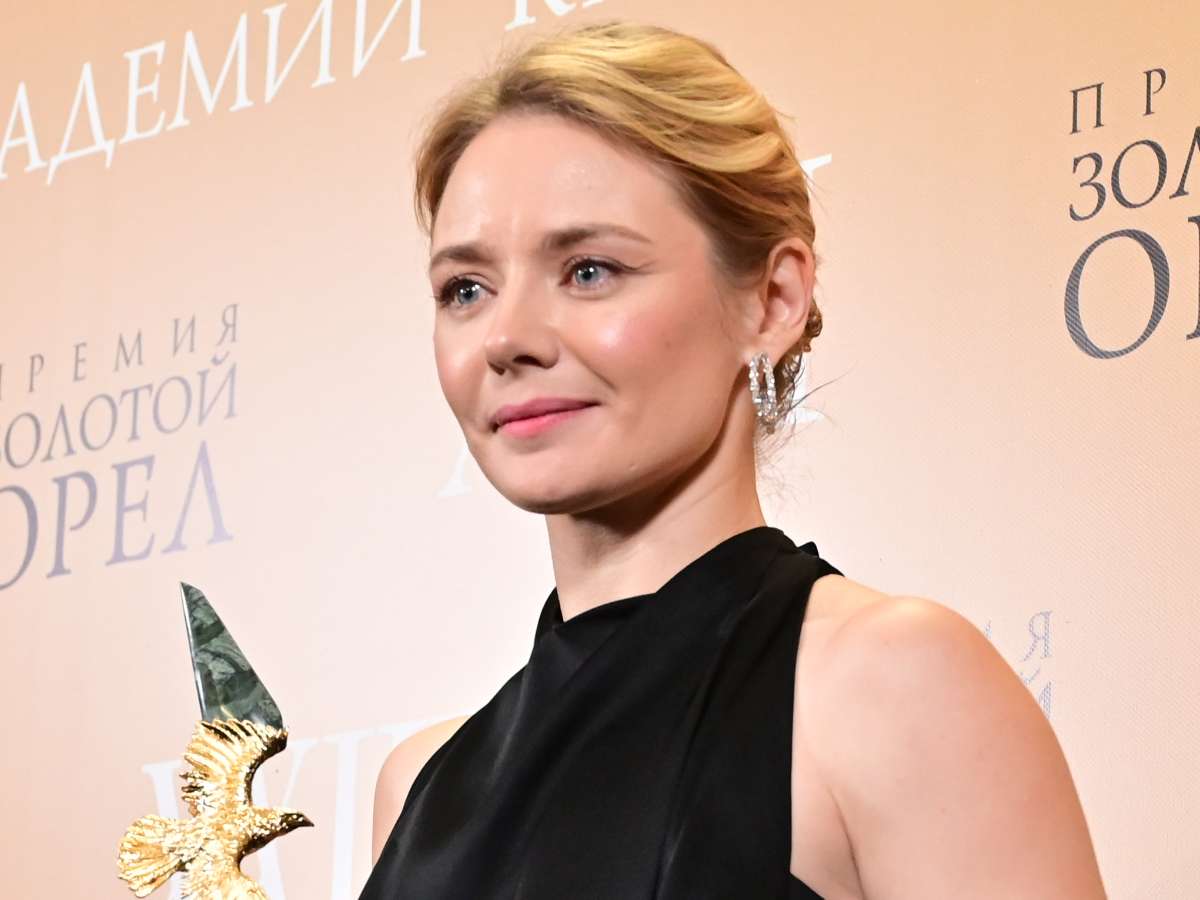 Брак с одноклассником, слухи о романе с Прилучным и тайная беременность: зигзаги судьбы Карины Разумовской