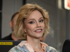 «Дикая улыбочка на лице»: странное поведение Марины Зудиной на могиле Олега Табакова попало на камеру