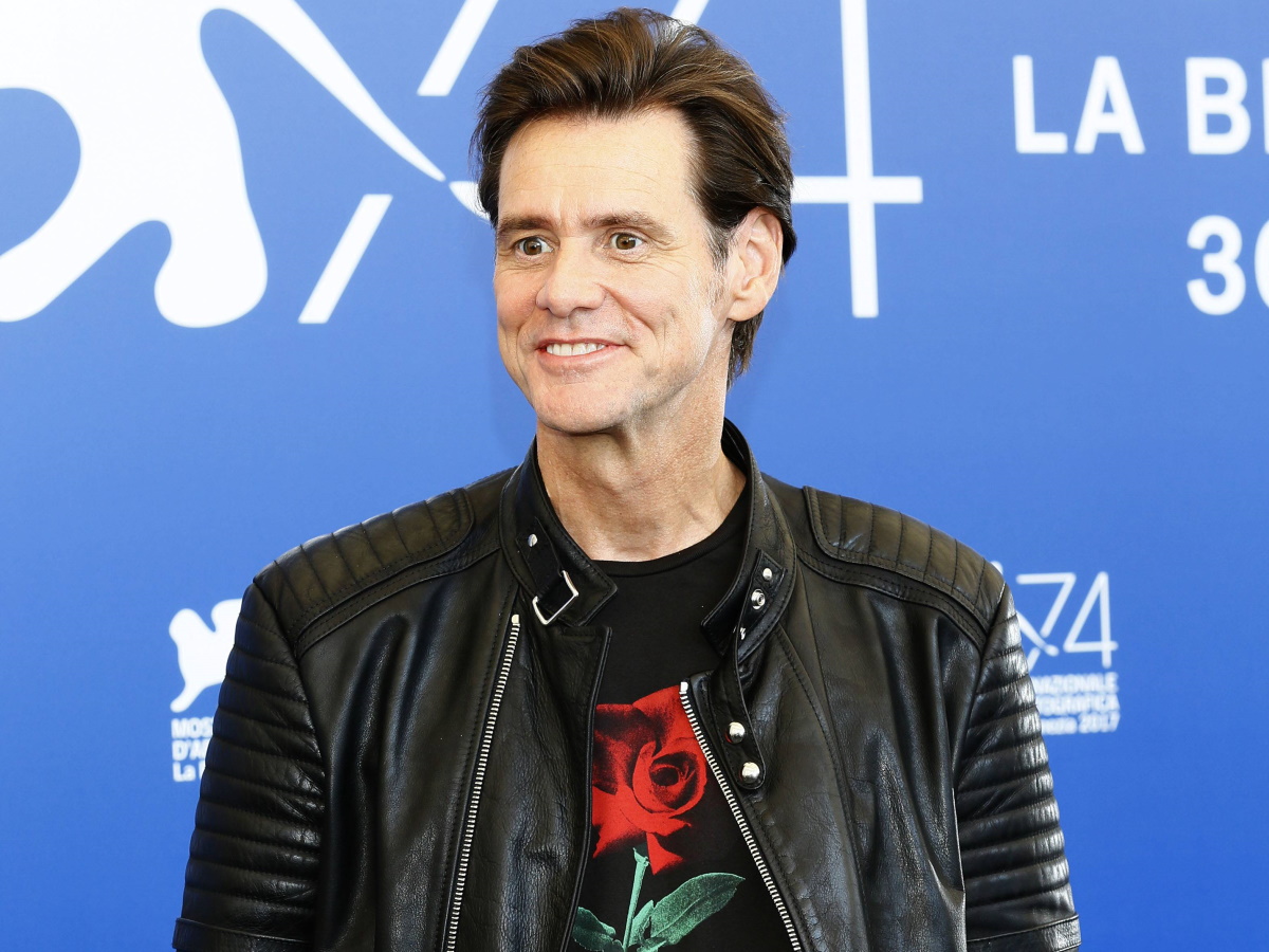 Другой цвет глаз, пишет правой рукой: что стоит за слухами о замене "убитого" Джима Керри двойником