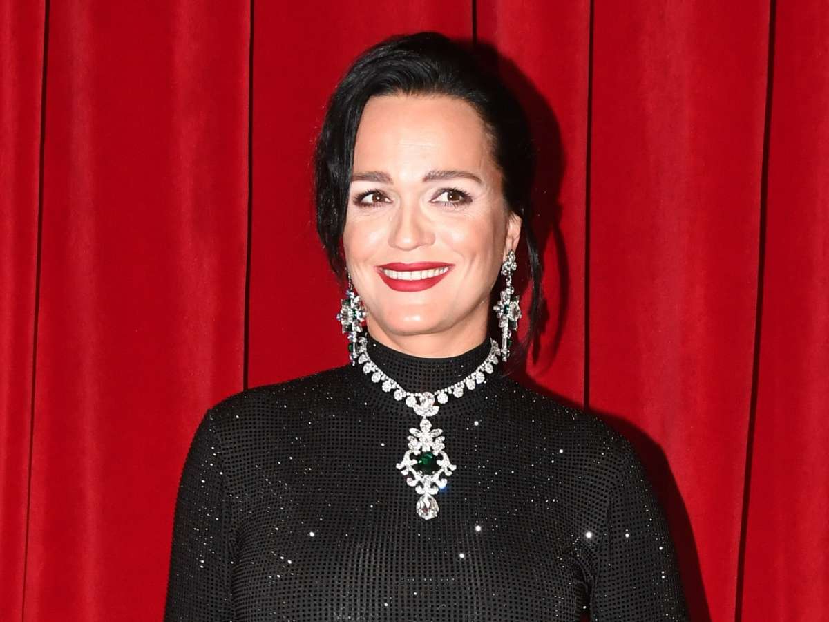 «Это вызов Волочковой с елочкой?» Певица Слава справила нужду в прямом эфире