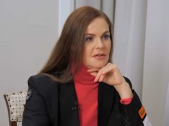 Формы 20-летних: Екатерина Андреева выставила напоказ аппетитную грудь