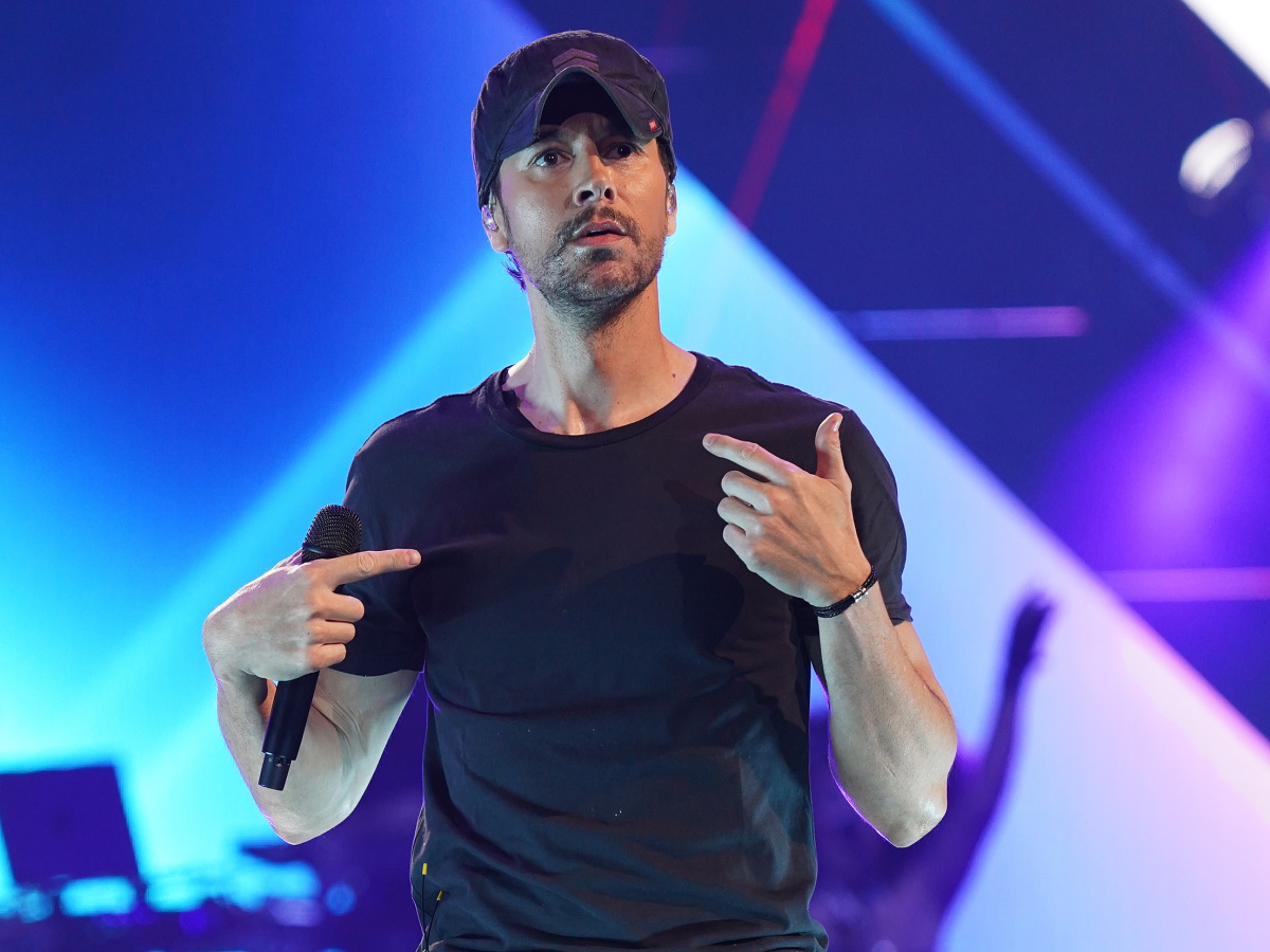 «Как подросли малыши»: Энрике Иглесиас опубликовал редкое фото Анны Курниковой с детьми