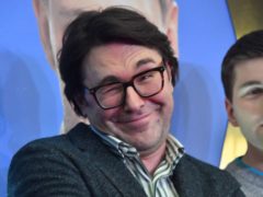 «Как в фильмах для взрослых был на твоей маме халат»: песня о запретной любви и пирожке прозвучала на шоу Малахова