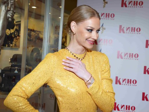 «Лучше с мамой помирилась бы!»: красующуюся на шесте Ходченкову раскритиковали за скверный характер