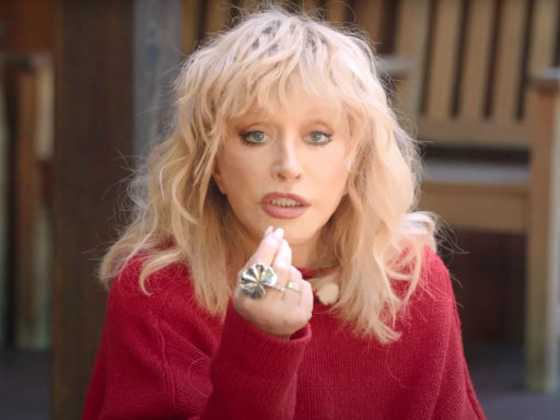 «Маска под слоем тонального крема!» Сияющая Пугачева вышла в свет с «новым» лицом