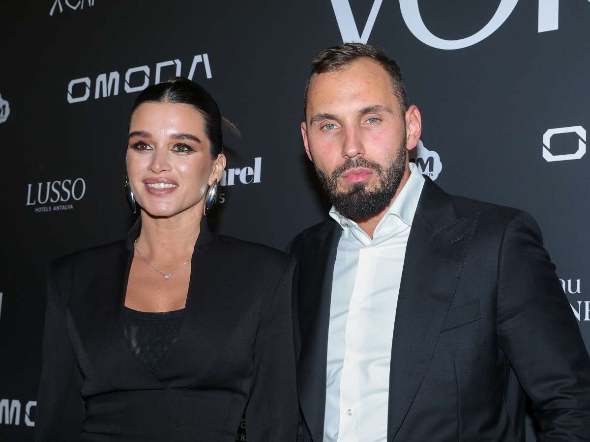 «На завтраках экономил, откладывал»: Николай Сердюков потратил больше миллиона рублей на подарок Ксении Бородиной