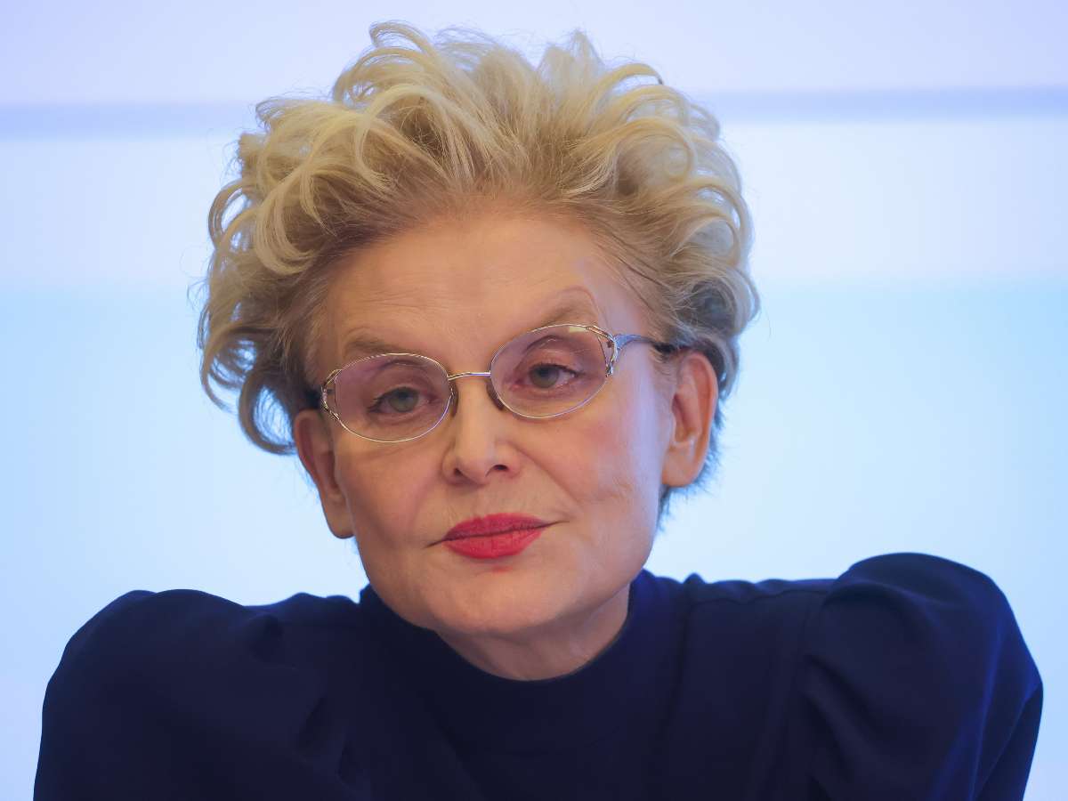 «Надо скрывать свой возраст»: Елена Малышева встретила юбилей в молодежном образе (фото)