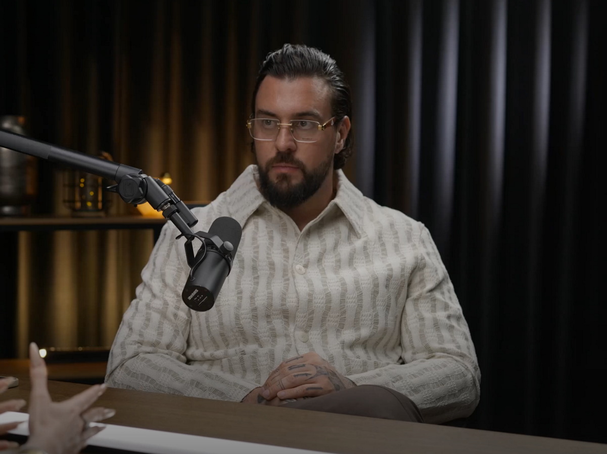 «Нашли в пятницу утром в гостинице»: от чего умер 37-летний ведущий Антон Штейн