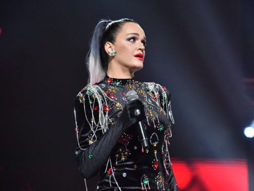 «Немой» шофер и море алкоголя: стал известен райдер оскандалившейся певицы Славы