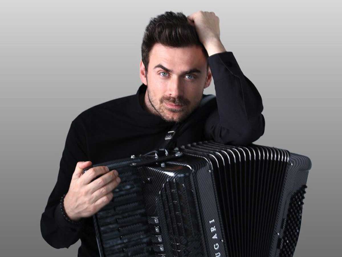 Петр Дранга в Доме Музыки устроит «Вечер неофолка»