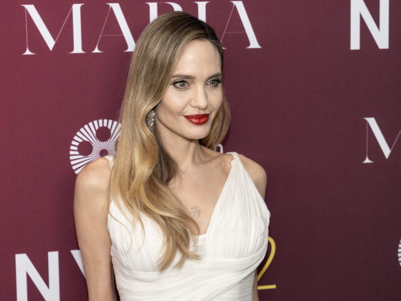 Провальная пластика или страшненький двойник? Анджелина Джоли на красной дорожке шокировала «каменным лицом»