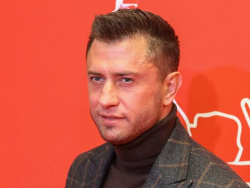 Тревожный знак: что означает странная полоска на ухе Павла Прилучного