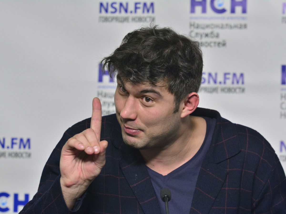 «Уже была здесь, разнесла полквартиры»: Алибасов-младший ответил на обвинения жены в избиении на дне рождения годовалой дочери