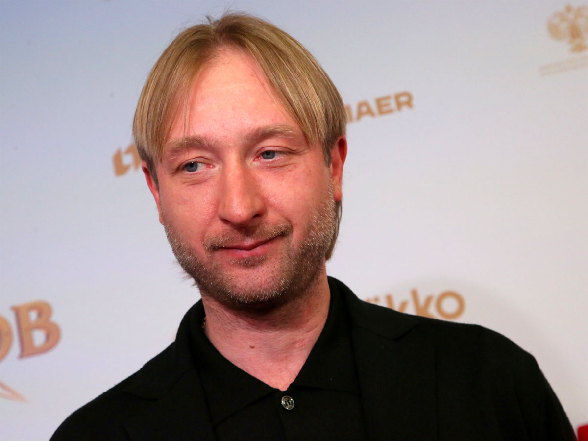 «Я тебе звоню, а ты не отвечаешь!» Взрослый сын Плющенко безуспешно ищет с ним встреч