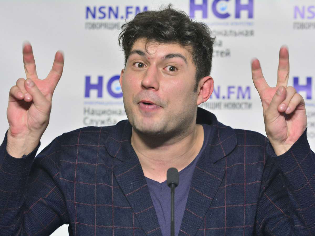 «Лечилась от зависимости, когда работала в стриптиз-клубе»: Алибасов-младший намерен лишить жену родительских прав