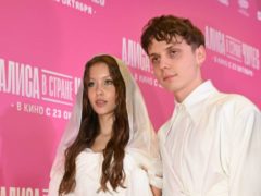 20-летний Ваня Дмитриенко сделал предложение 16-летней Анне Пересильд? Актриса засветила кольцо