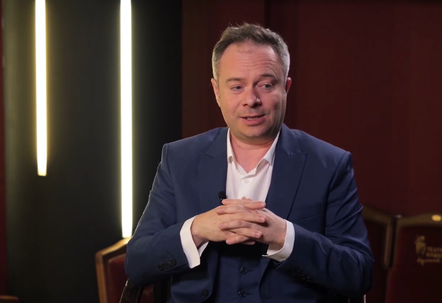 «Кошки – ангелы по сравнению с женщинами»: сменивший имя сын Куклачева прилюдно одернул отца