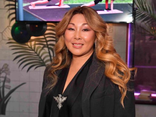 Анита Цой показала любимого мужа, которого отселила в соседний дом