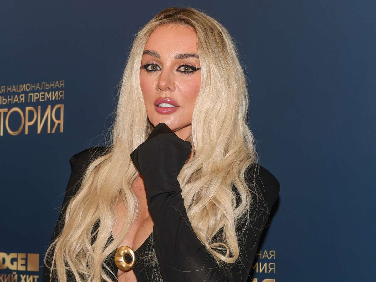 «Хочу расстроить вас – очень даже нужна»: Седокова рассекретила новый роман