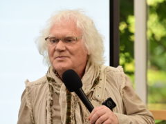 «Кошки – ангелы по сравнению с женщинами»: сменивший имя сын Куклачева прилюдно одернул отца