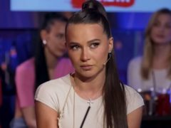 Кричала и рыдала, но позволила себя побрить налысо: первые фото борющейся с раком Лерчек без волос