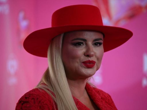 «Мне сделали предложение на льду Байкала»: счастливая Анна Семенович показала себя в наряде невесты