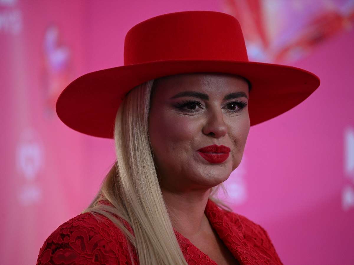 «Мне сделали предложение на льду Байкала»: счастливая Анна Семенович показала себя в наряде невесты